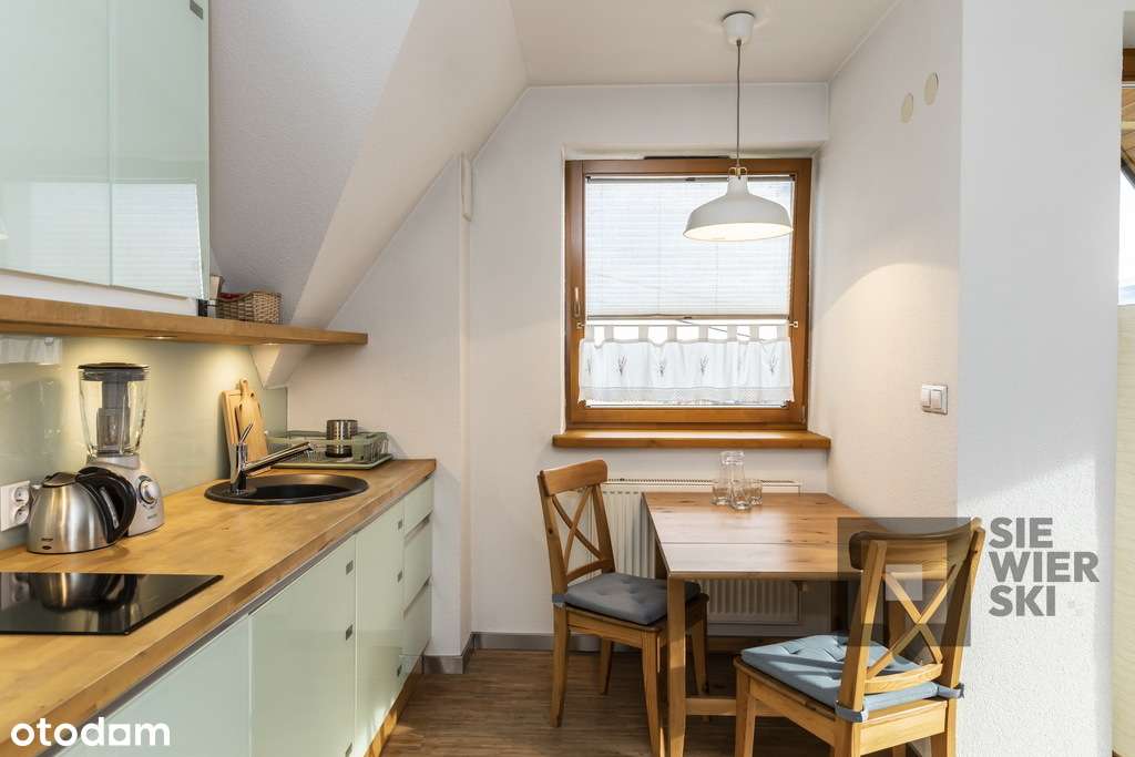 Dwupoziomowy apartament z balkonem i wid na góry-8