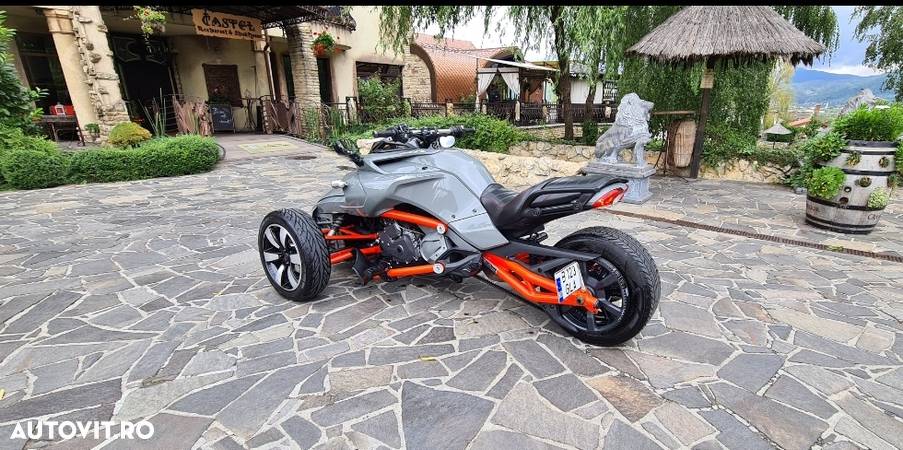 Can-Am Spyder - 15