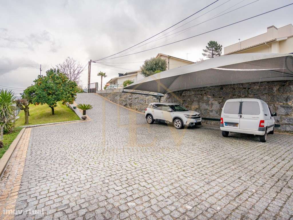 Moradia T4 em Aldão-3