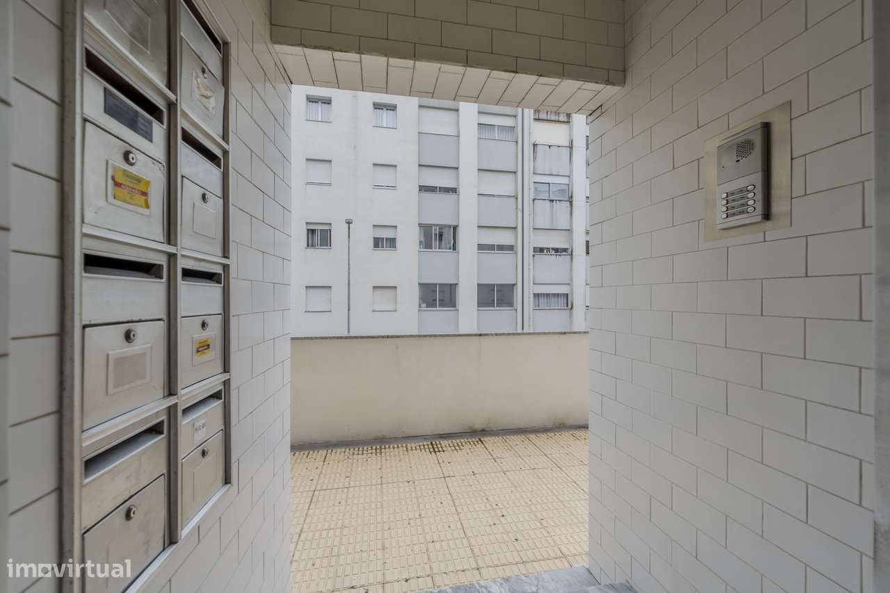 Apartamento T3 Remodelado no Centro de Braga-24