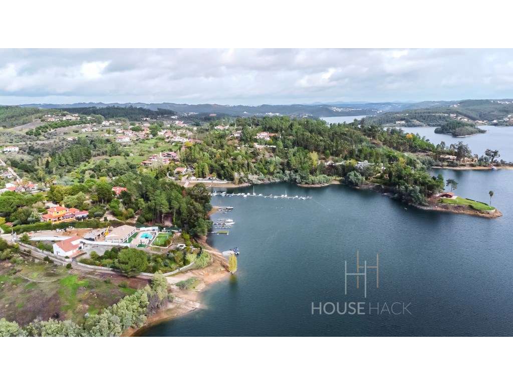 Moradia com piscina junto à Barragem de Castelo de Bode-53