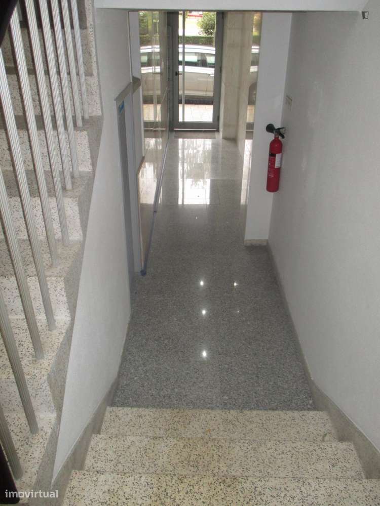 Apartamento com 1 quartos - localizado em Cedofeita Porto - Grande imagem: 2/10