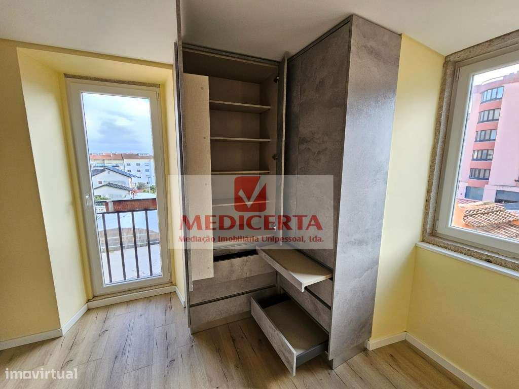 Massamá - Centro T2 (85m2) + Terraço Totalmente remodelado - Grande imagem: 5/18