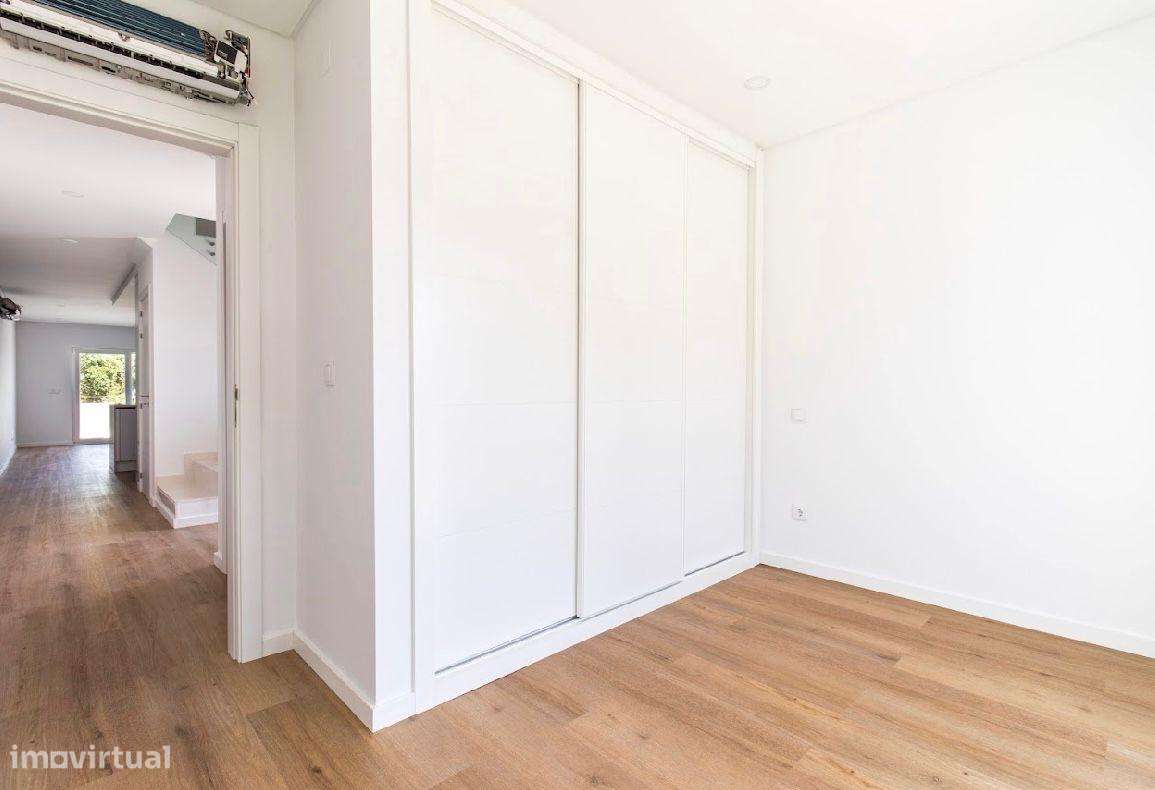 Moradia geminada T3 nos Redondos, Fernão Ferro. - Grande imagem: 5/27