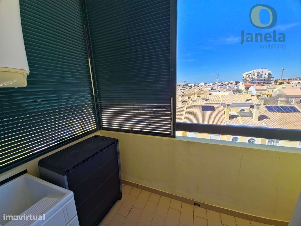 T2 grande com muita luz, duas varandas e boa localização em Faro-9