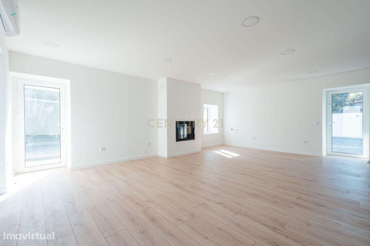 Moradia T3 em estado nova com pátio,churrasco coberto e vista panorâmi - Grande imagem: 2/47