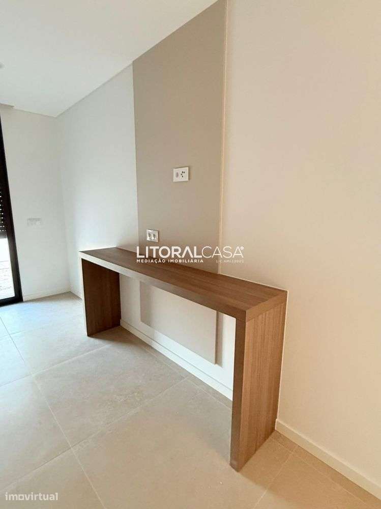 Moradia T4 | Duas Suites | Garagem fechada | Vista Ria - Grande imagem: 3/28