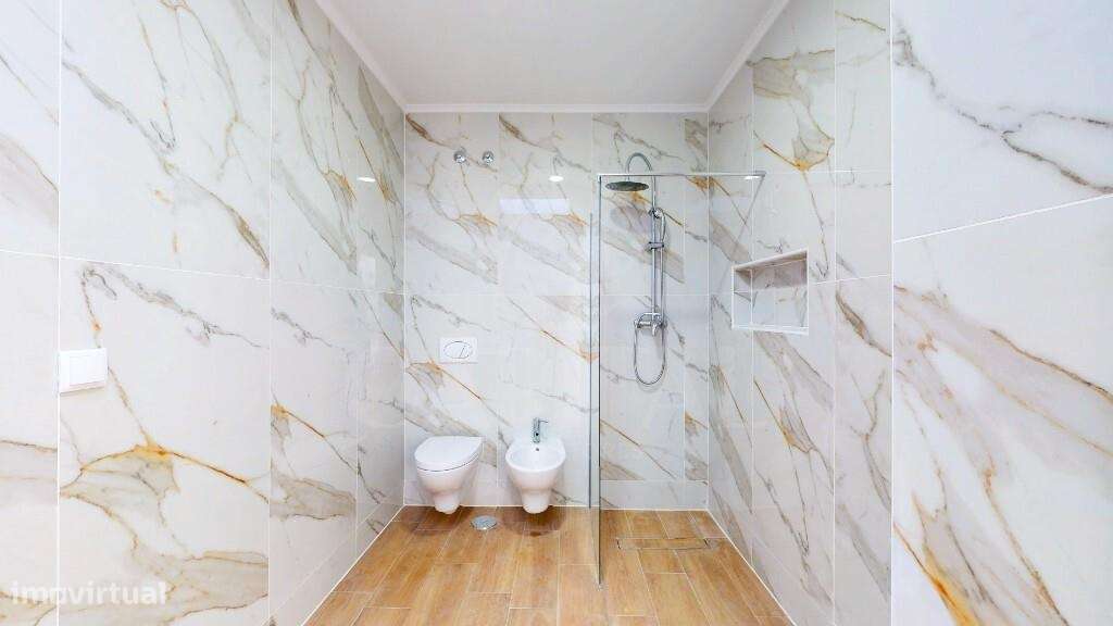 Moradia T3 com piscina, na Sobreda-13