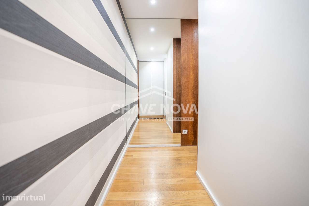 T3 c/ Lugar de Garagem em Mafamude (Avª da República) - Grande imagem: 5/23