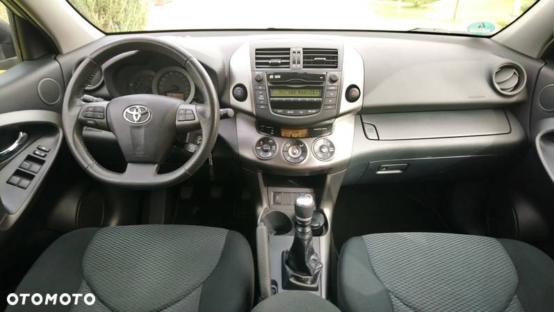 Toyota RAV4 - 10