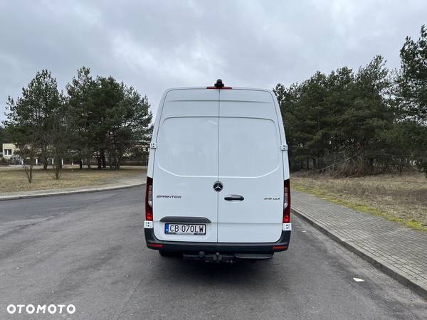 Mercedes-Benz Sprinter - 4