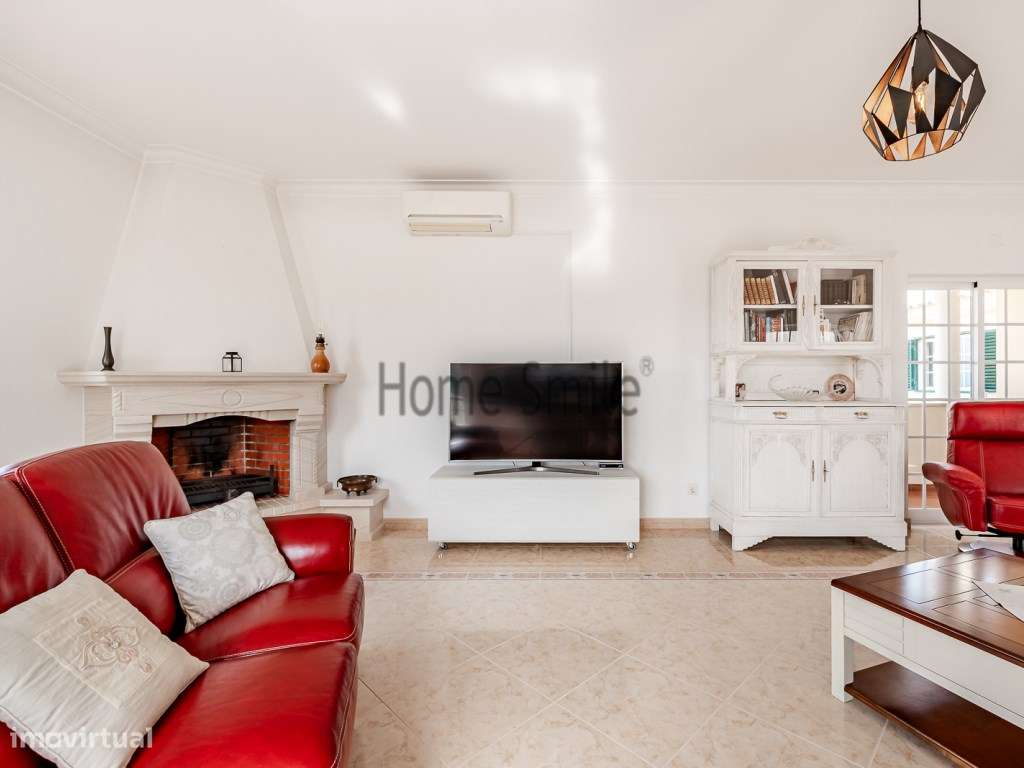 MORADIA COM PISCINA. EXCELENTE QUALIDADE-5