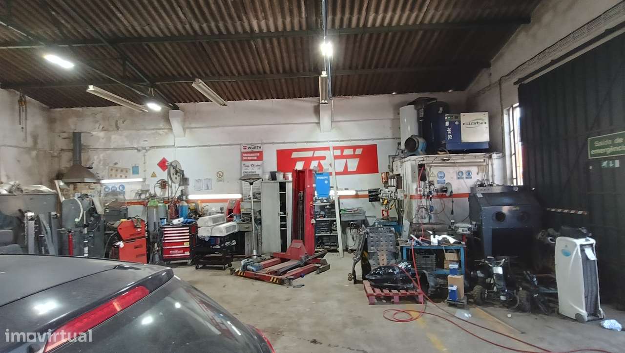 Armazém | Diversas utilidades, inserido em lote de 251 m2-3