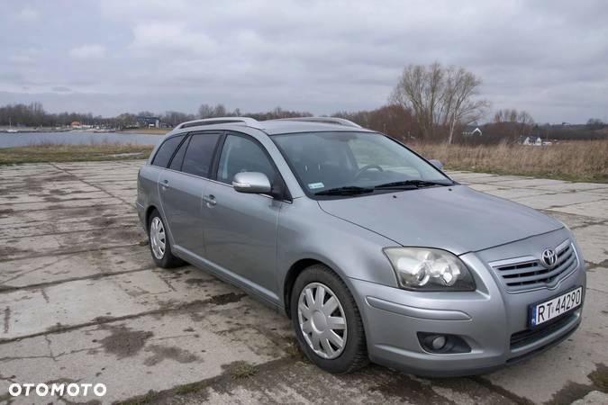 Toyota Avensis 1.8 VVT-i Combi Sol - 4