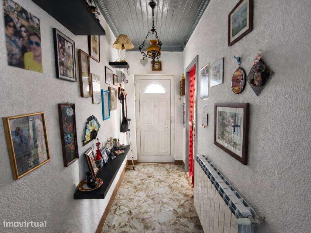 À primeira vista é uma casa como tantas outras. Na prática, é muito...-20