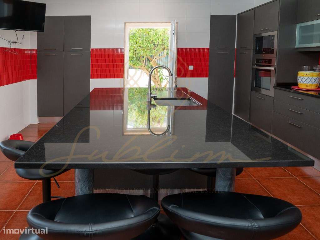 Moradia Isolada com 6 Assoalhadas , Piscina , Garagem Perto das Praias-22