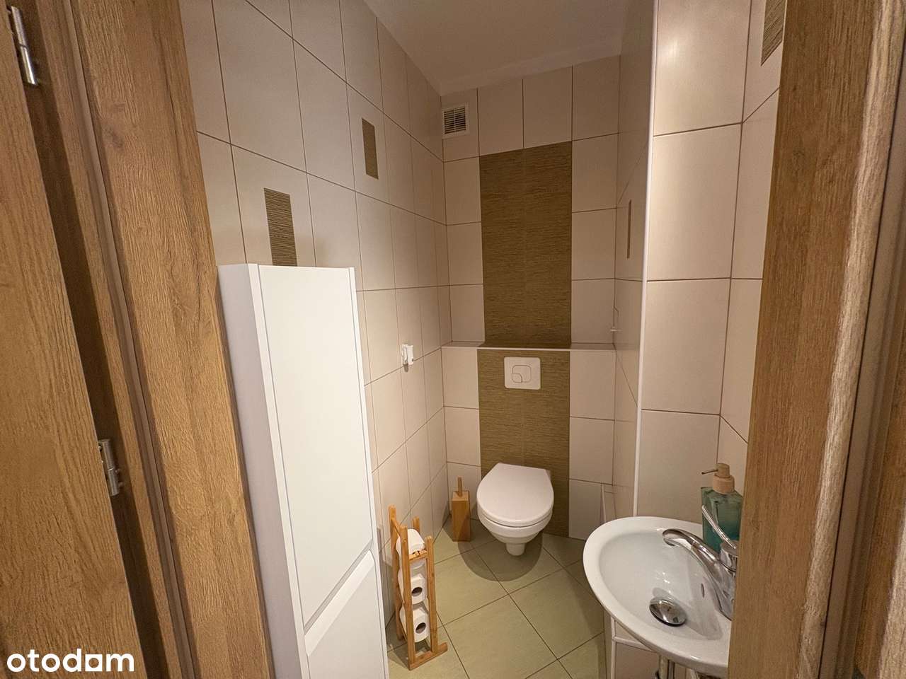 Trzy pokoje i kuchnia ogrodzony blok cegła parking-10