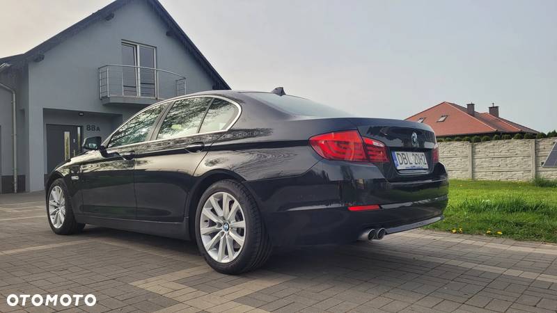 BMW Seria 5 525d Luxury Line - 6