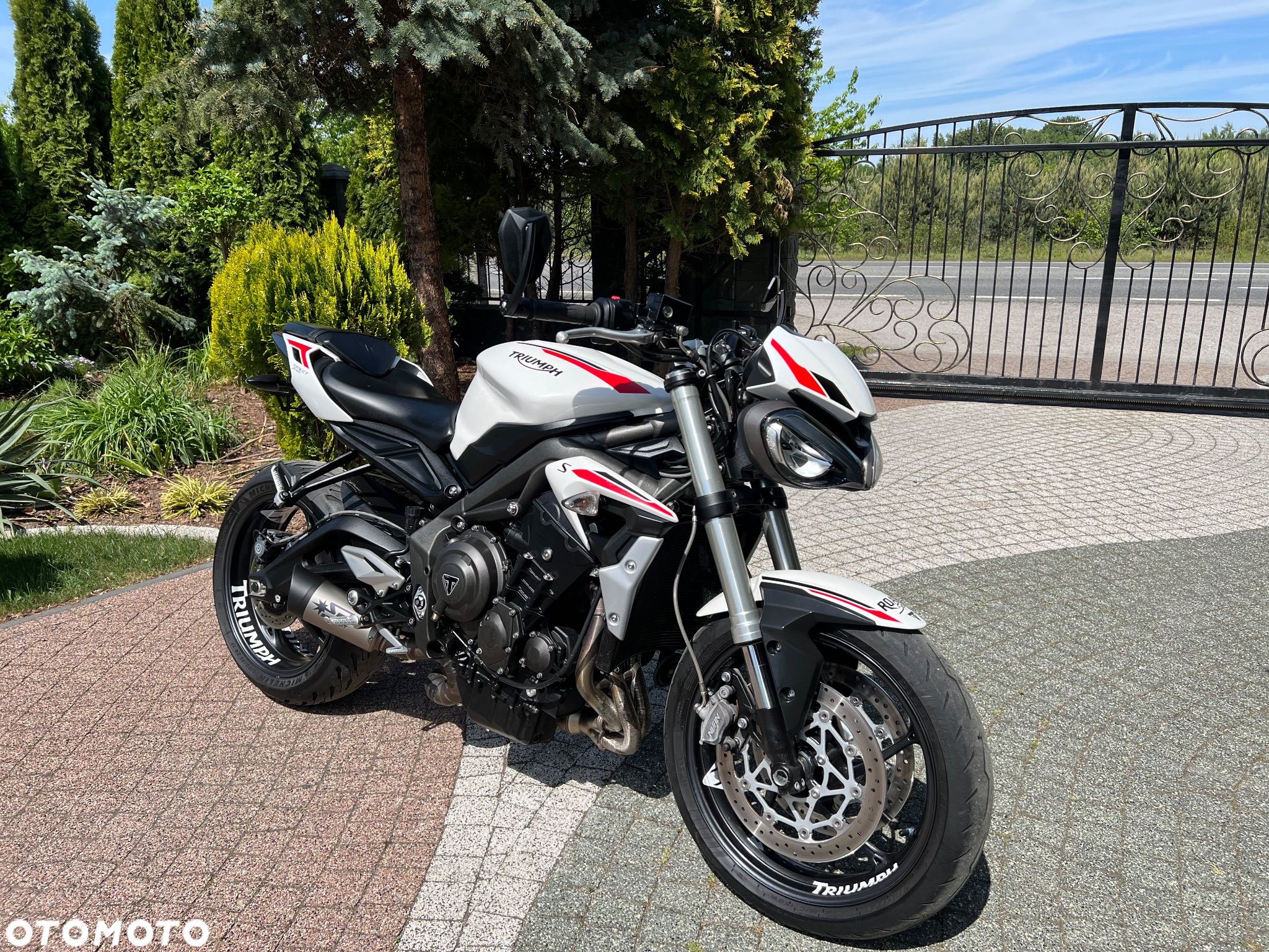 Triumph Street Triple - 1