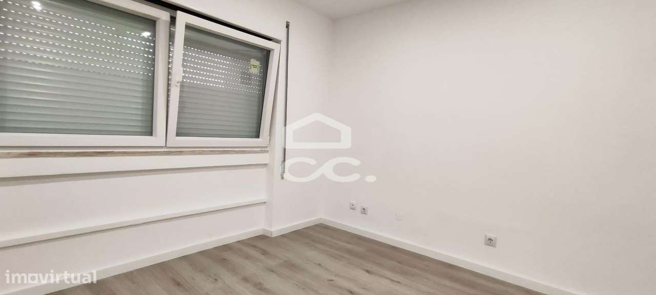 Apartamento T2 totalmente remodelado no Lavradio - Barreiro-12