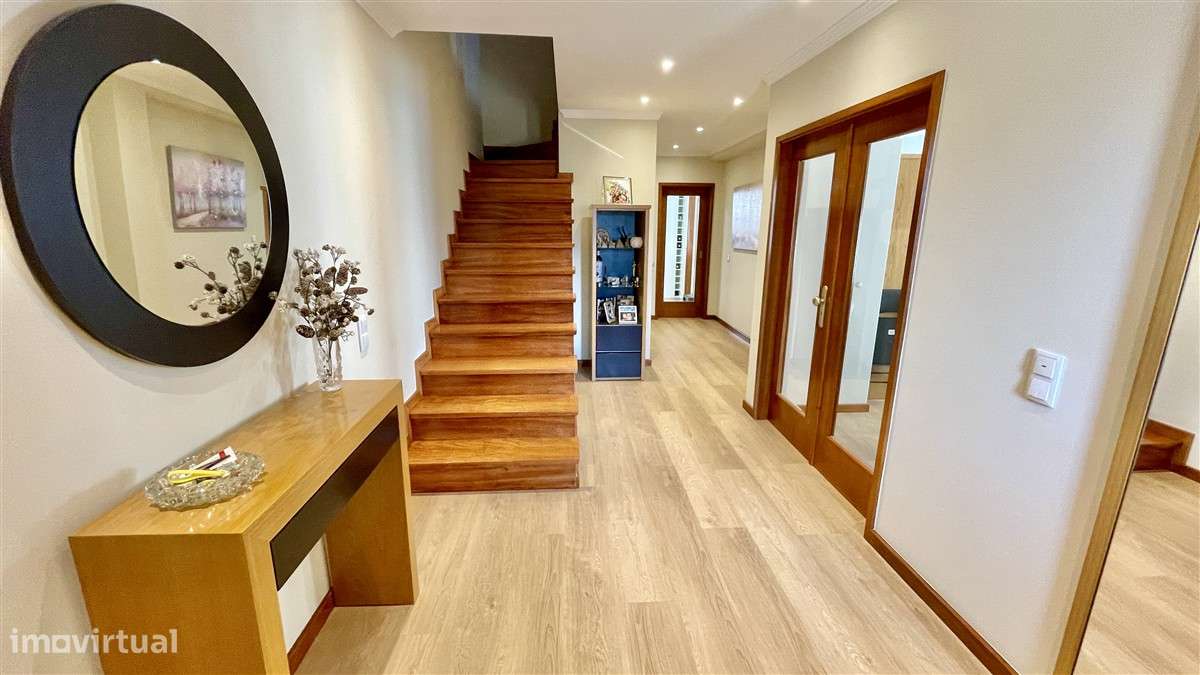 Moradia T4-Póvoa de Varzim-Centro-Acessos-2 Garagens Fechadas-6