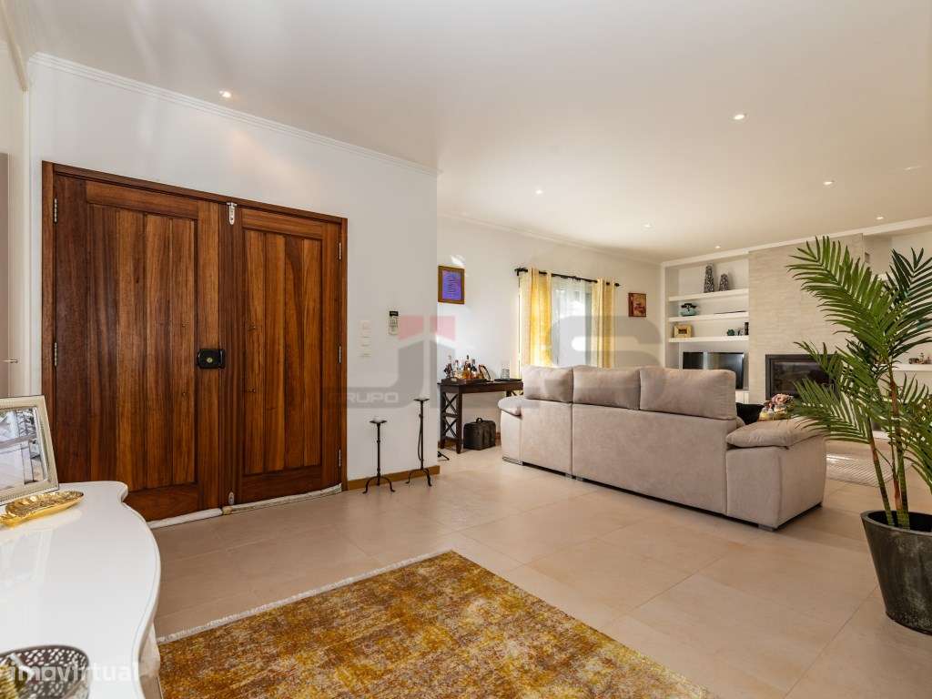 Moradia V4 Isolada com 3 Suites - São Vicente Ferreira, Ponta Delga... - Grande imagem: 5/36