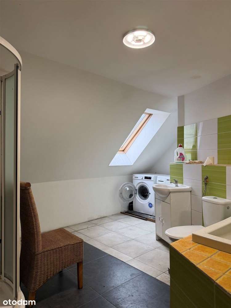 Dom z lokalami handlowymi - centrum Pyskowic.-11