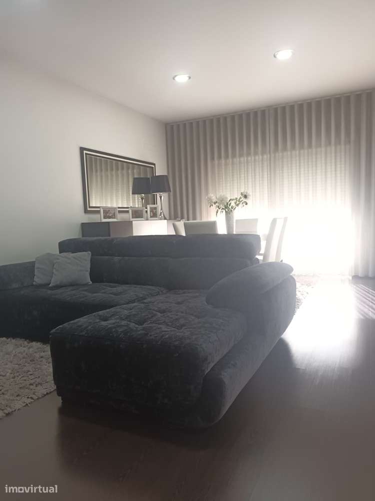 Apartamento T2 com varandas, garagem  fechada e elevador - Grande imagem: 5/10