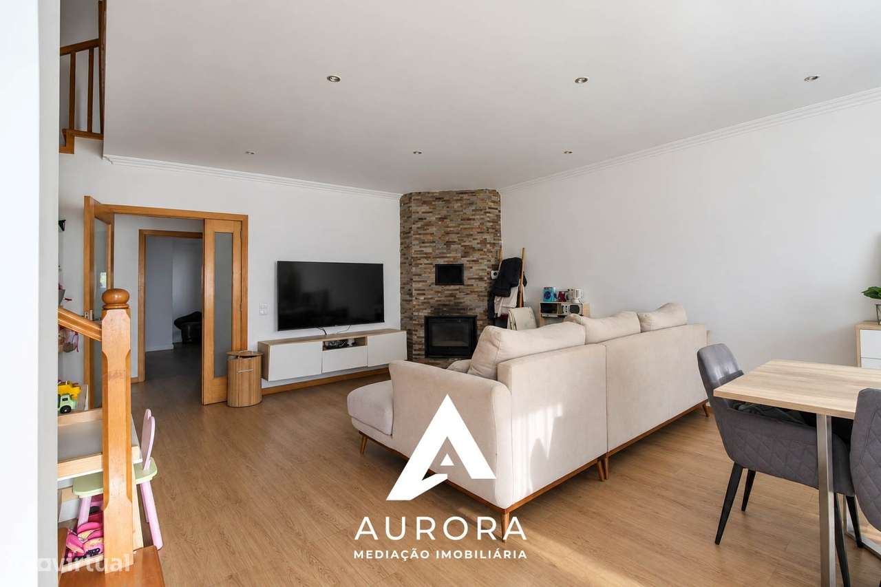 Moradia T3 em Lobão | Áreas amplas, terraço e garagem para três viatur-7