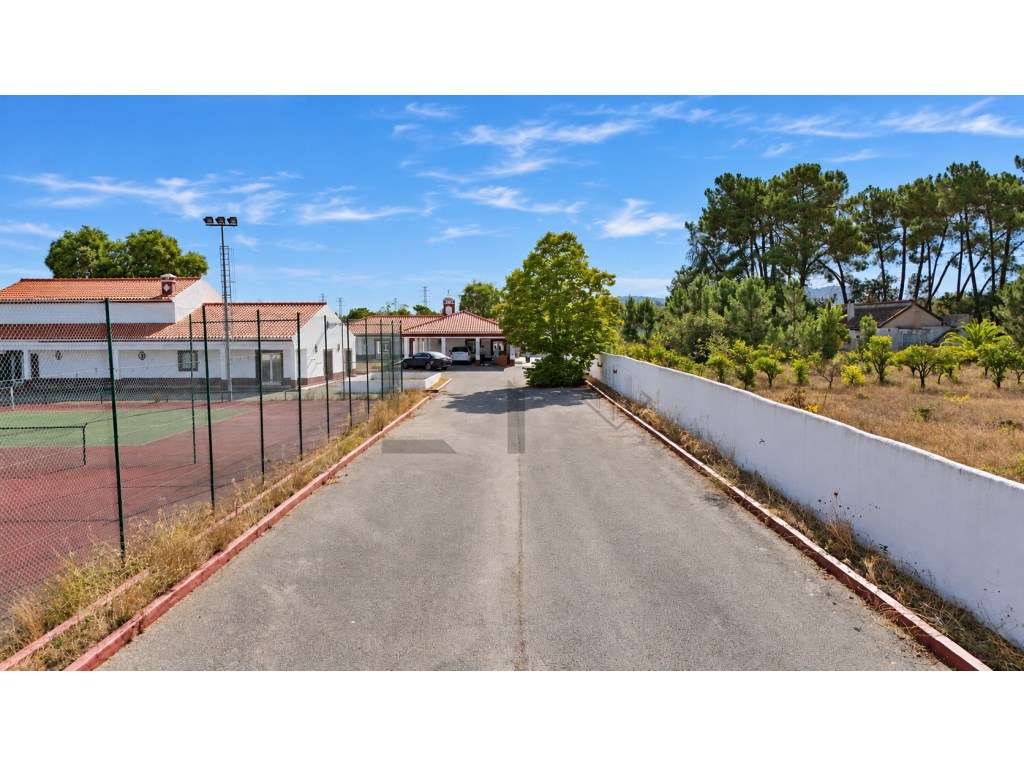 Quinta com 2 Moradias, 2 Campos de Ténis e Piscina, para Venda em P...-5