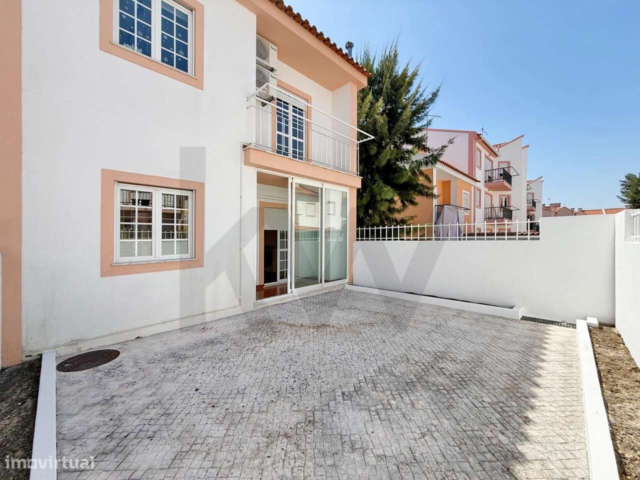 Moradia T3+1 com quintal, três pisos em Vila Nogueira de Azeitão-17