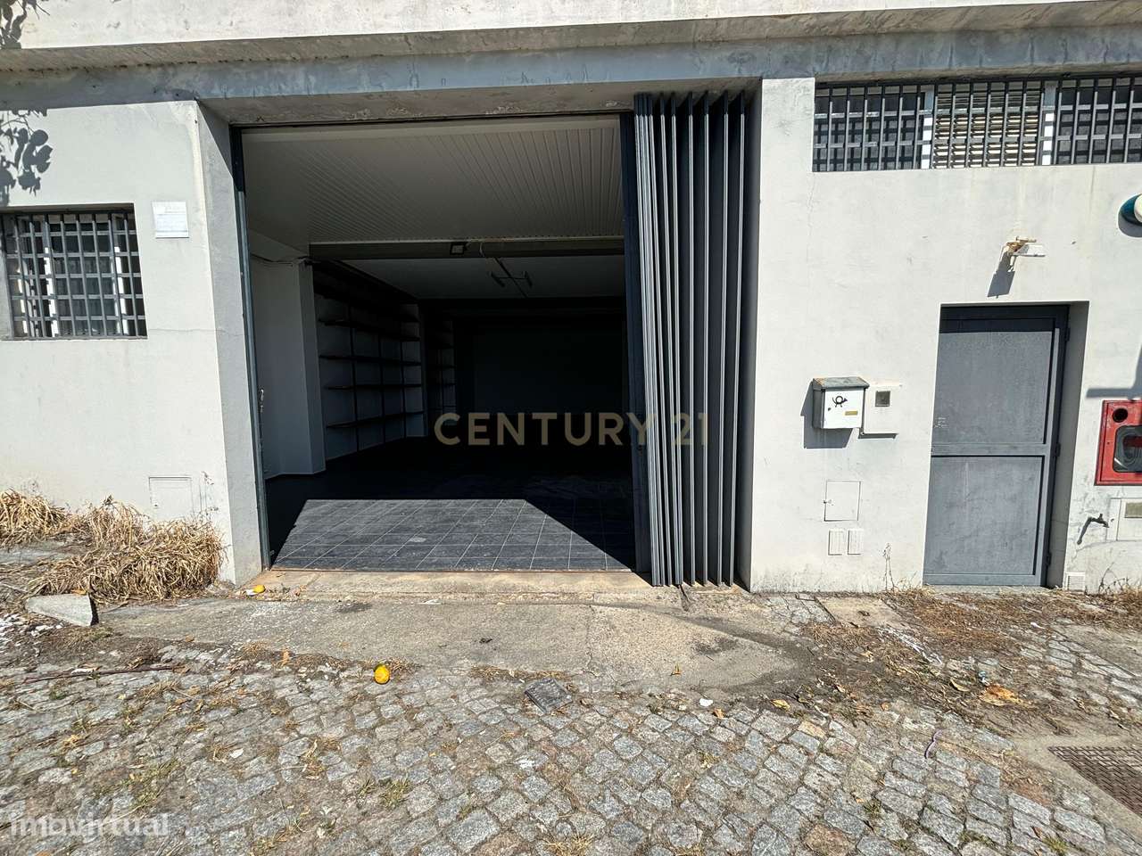 Armazém com 165m2 - Grande imagem: 2/16