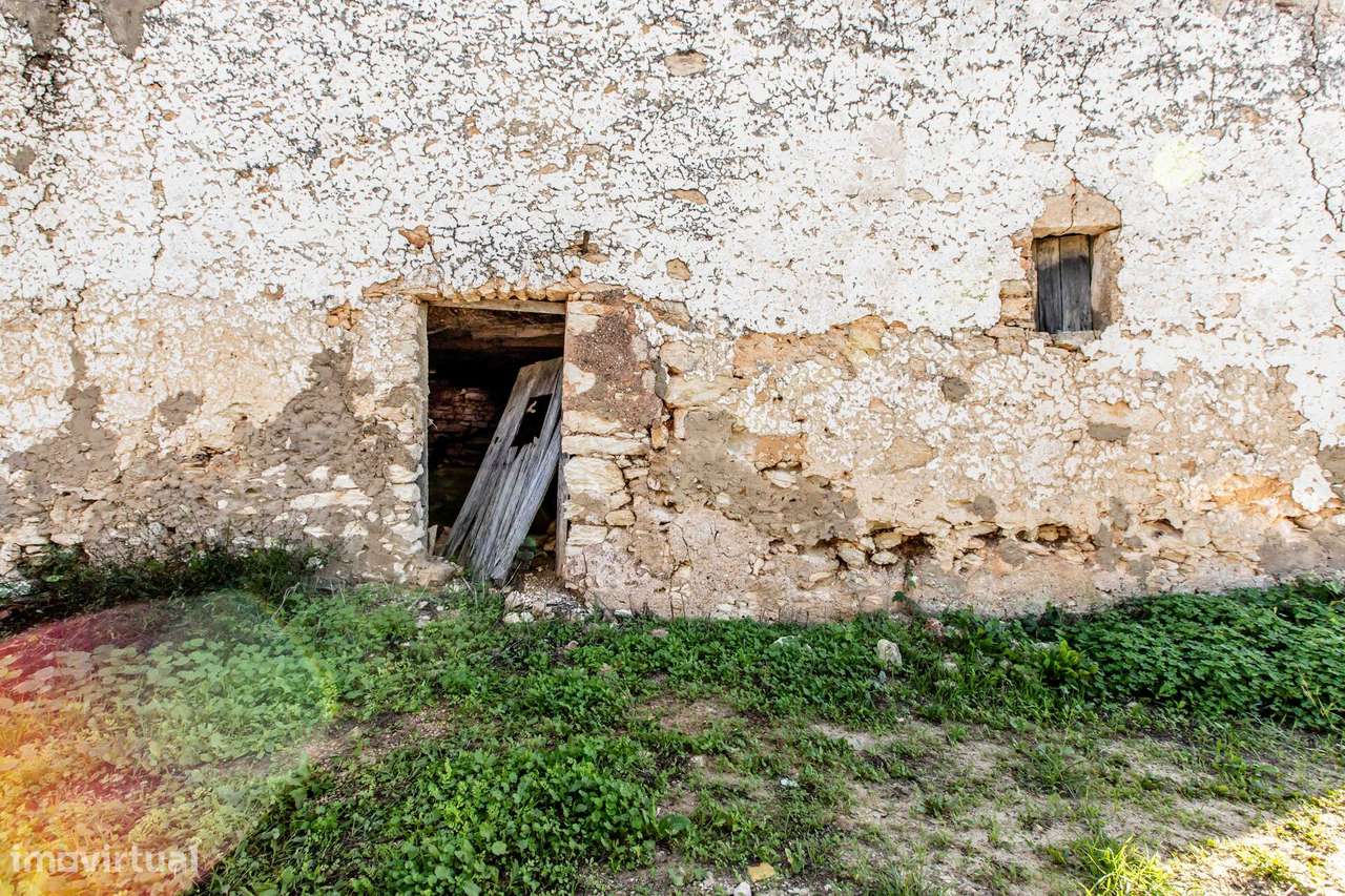 Ruina para reconstruir e terreno rustico de 6.680 m2 na zona de Padern - Grande imagem: 3/22