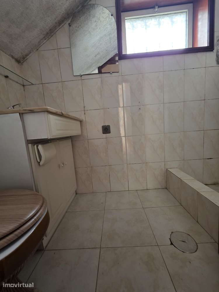 Troque o seu apartamento por uma moradia de 4 frentes em Argoncilhe-20