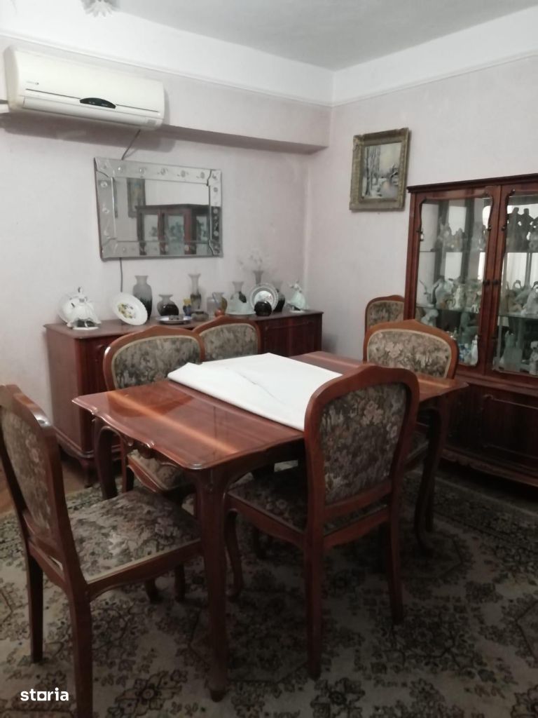 Vand apartament 3 camere zona Centru