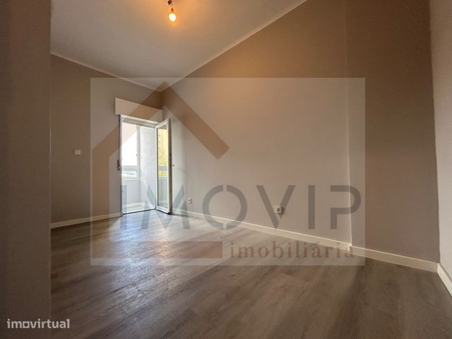 Apartamento T3 TOTALMENTE REMODELADO EM LOURES-17