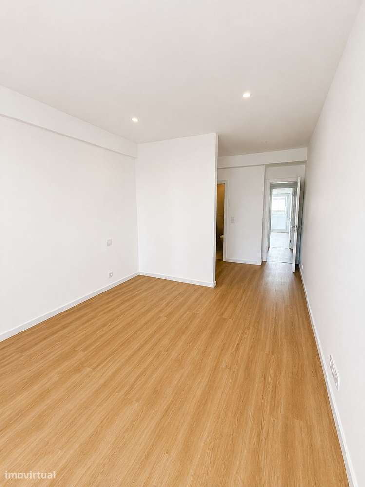 Apartamento T3 totalmente remodelado em Carnaxide-8