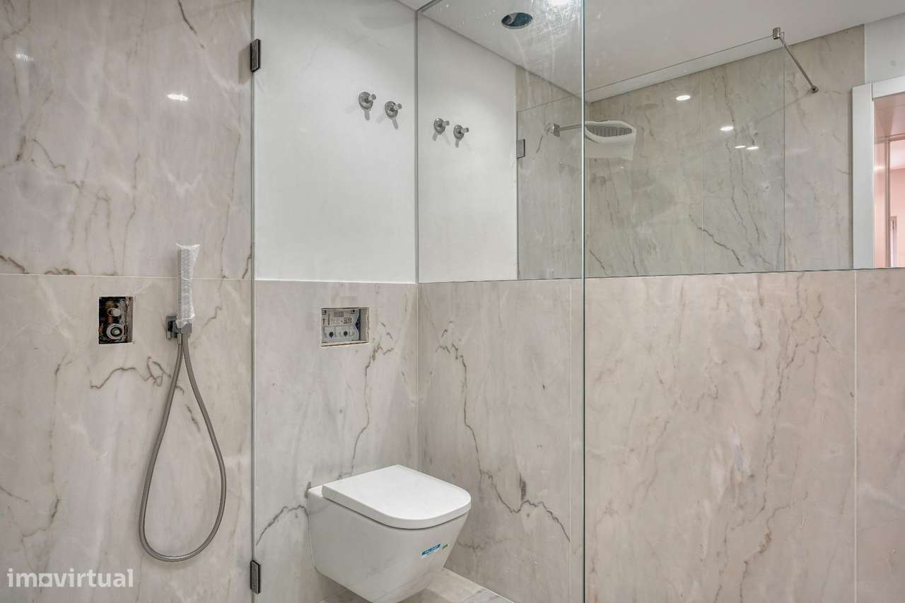 T2 Remodelado com Piscina a 500m da Marginal, Monte Estoril-13