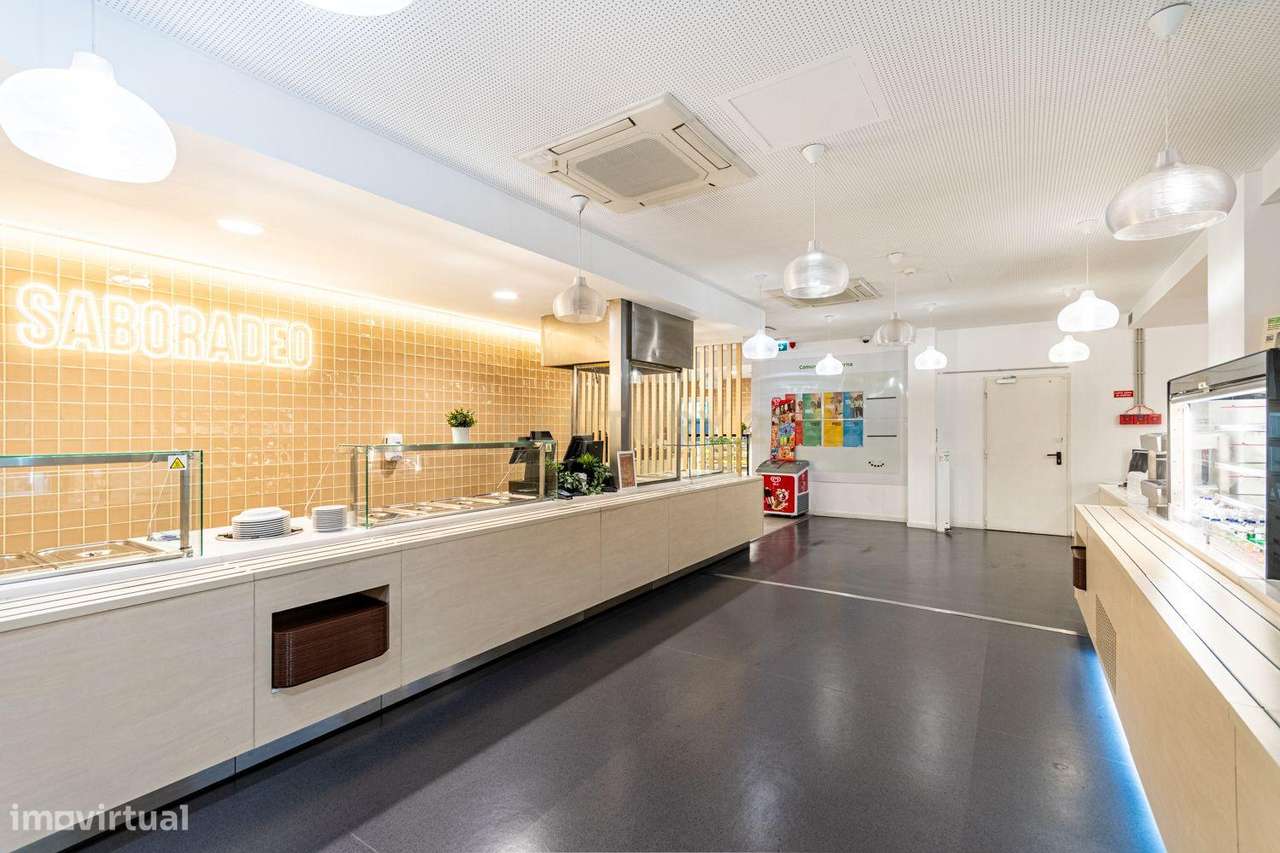 Edifício de escritórios moderno em Carnaxide, Oeiras-11