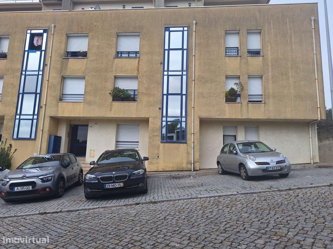 CPM25010 garagem 26m2  p 2 viaturas próx Macdonalds Vilar Paraiso V12-16