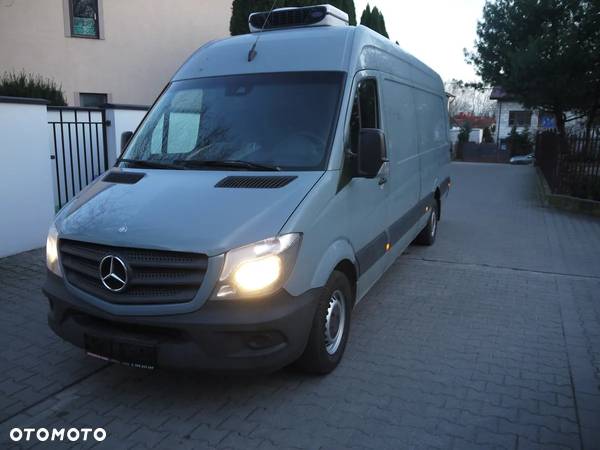 Mercedes-Benz Sprinter - 1