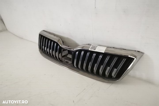 Grila Centrala Radiator Cu Distronic Originala In Stare Buna 2020 2021 2022	 Skoda Superb 3 (faceli - 3