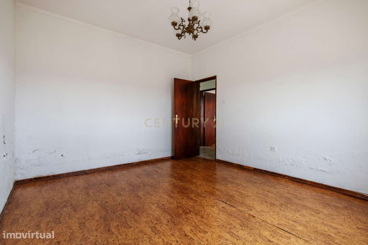 Moradia T2 para renovação | Lote 1.000 m² | São Francisco, Alcochete |-31