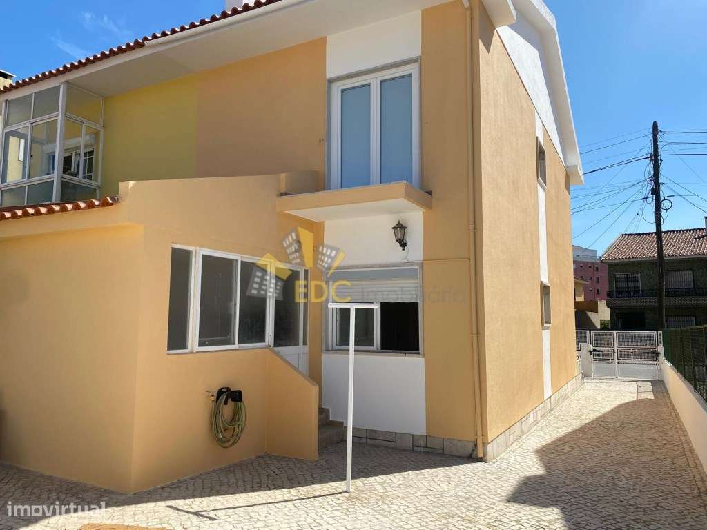 Moradia T3 - Remodelada com 2 frentes no centro de Mem Martins | Nã...-31