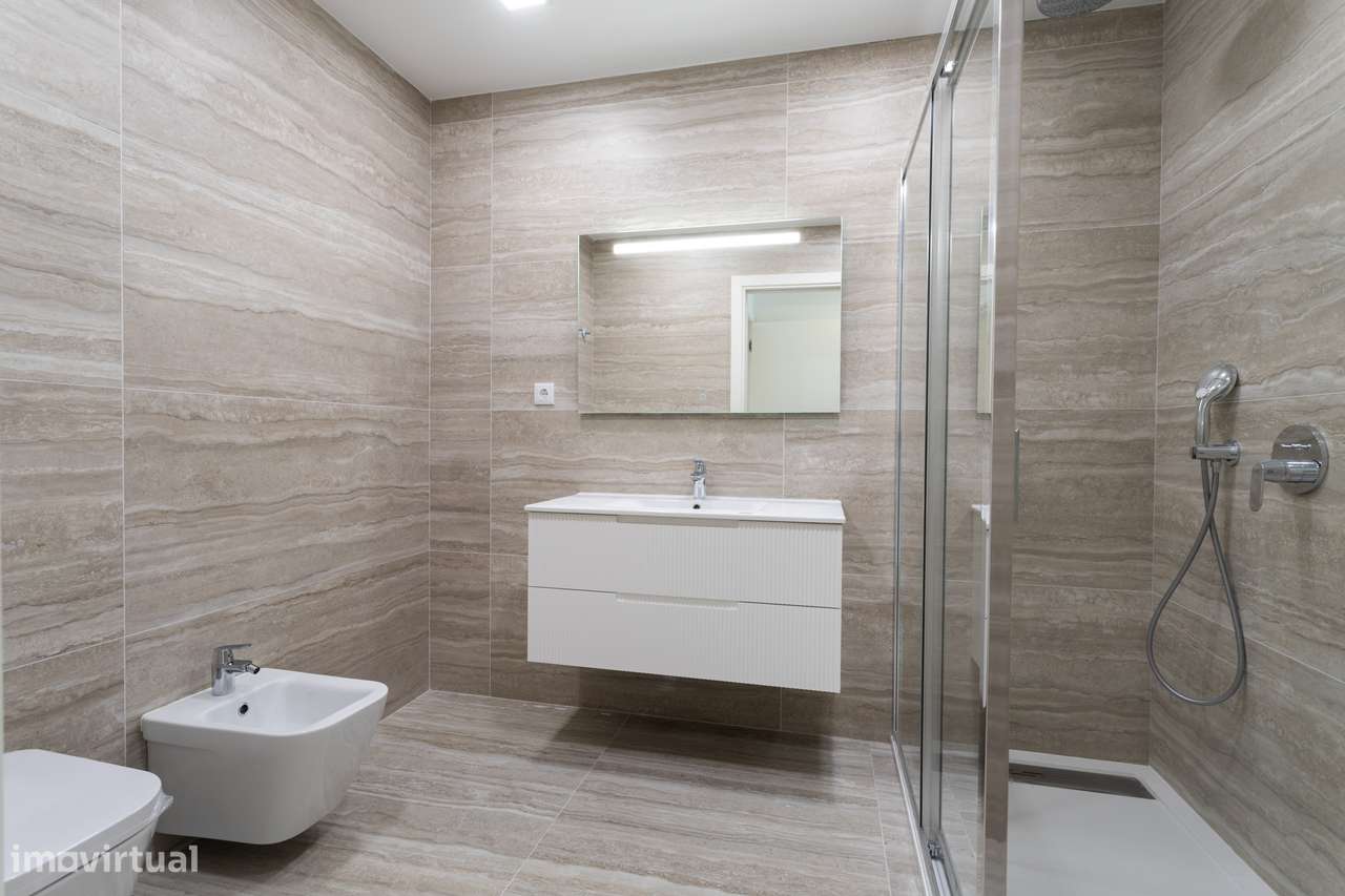 Apartamento T3 Novo a Estrear | 3 Suites | Vista Rio | Garagem Box | C-28