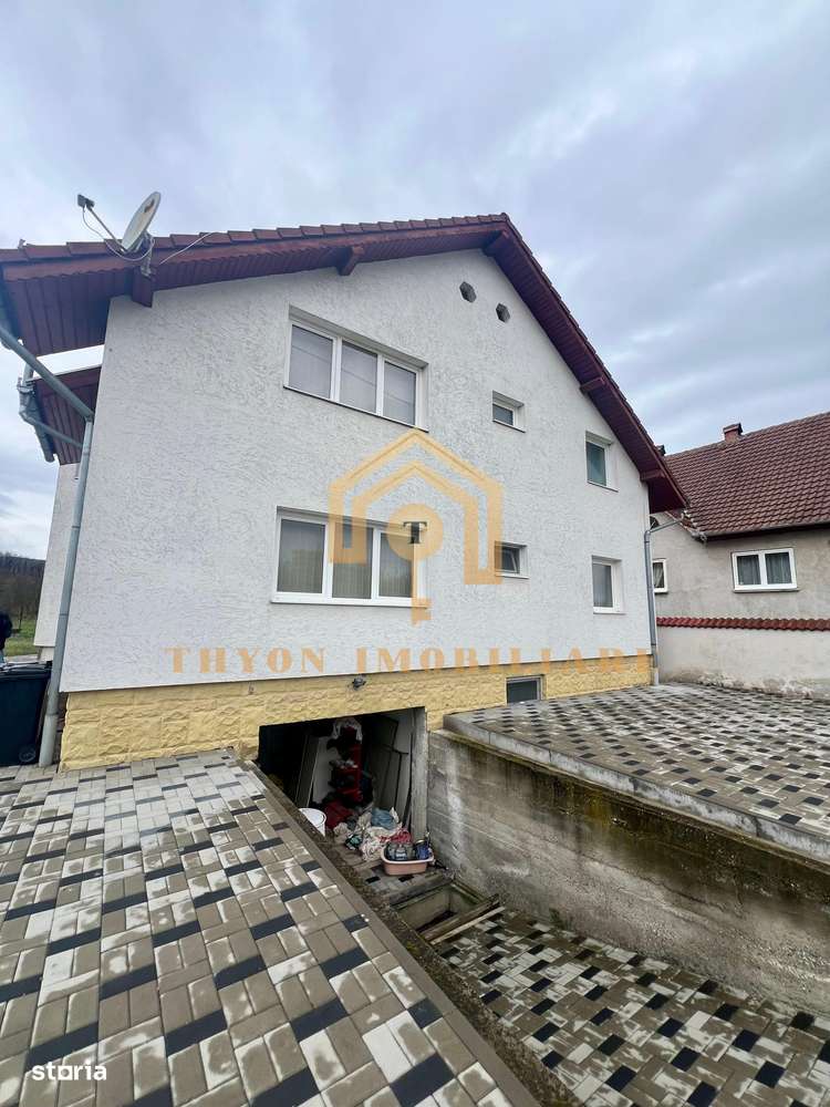 Casă modernă de vânzare în Petrești, teren generos, fotovoltaice-0