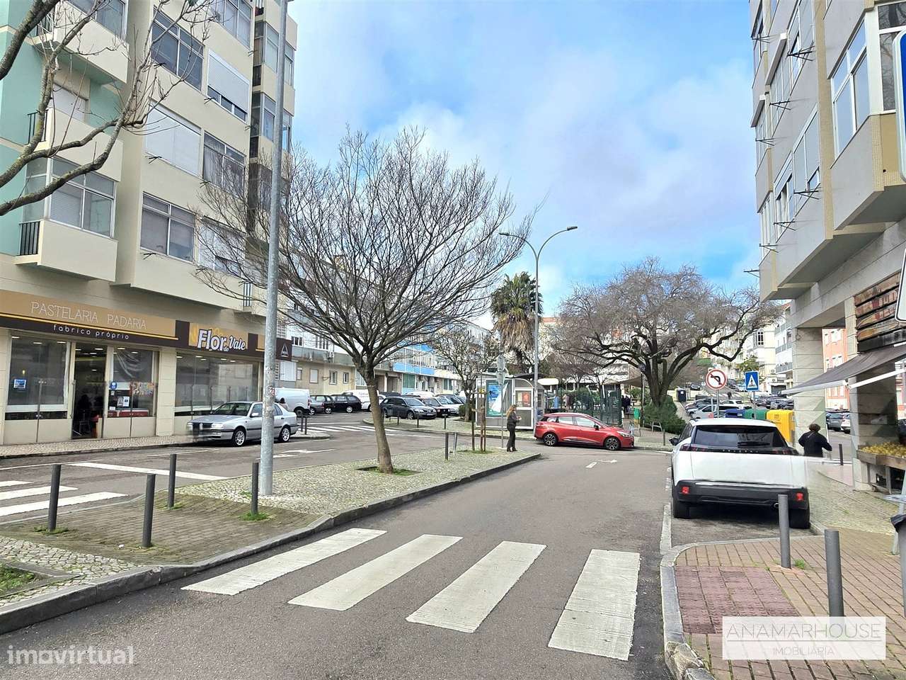T2 remodelado com dois wcs, próximo á Urbanização do Neudel, Amadora-25