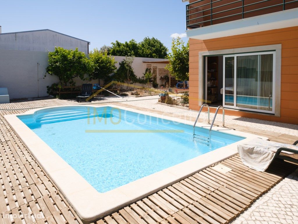 Moradia Isolada | Piscina | Garagem Fechada