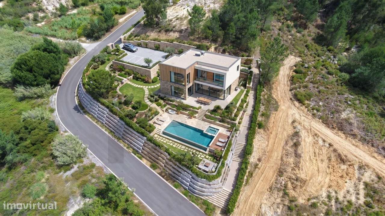 2 Terrenos Urbanos com Vista Panorâmica Ideal para Moradias de Luxo --9