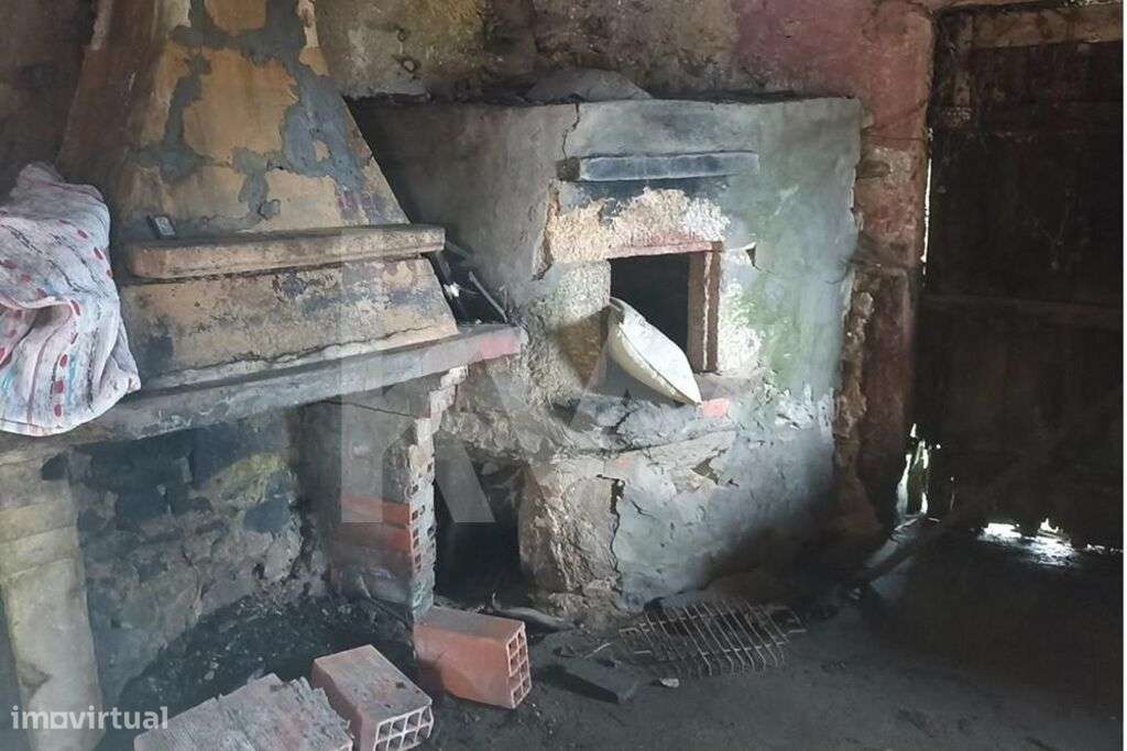 Moradia na serra, com logradouro para restaurar, Chã, Junqueira, Vale - Grande imagem: 4/19